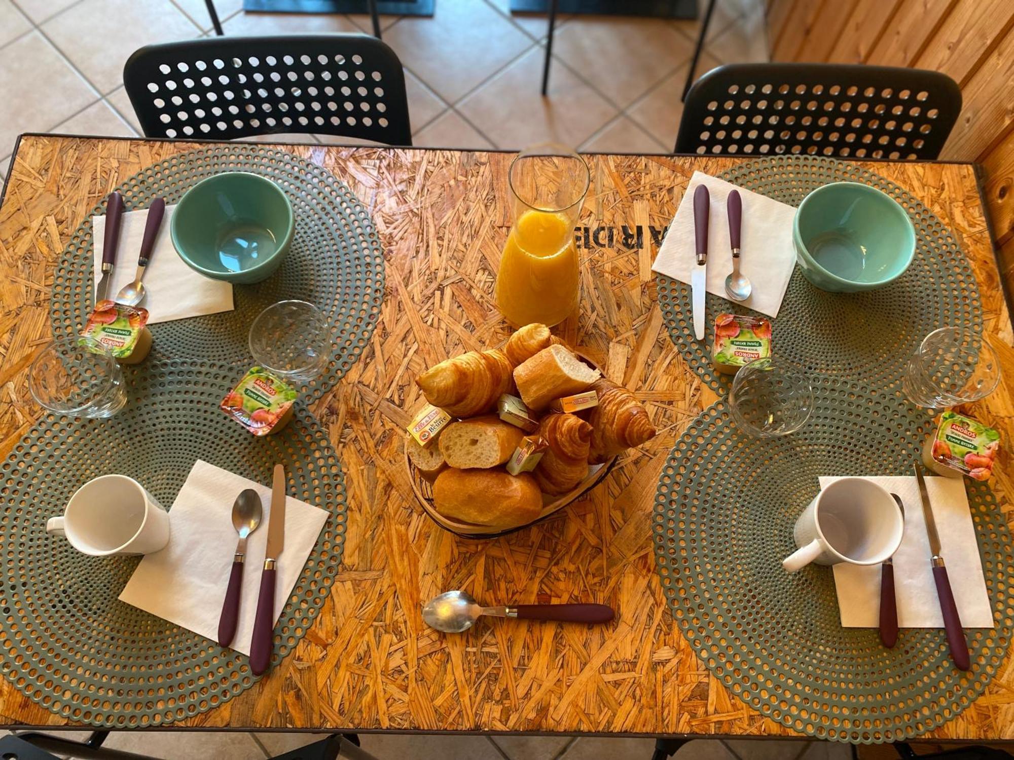 Dhotes A La Ferme Forest-Montiers